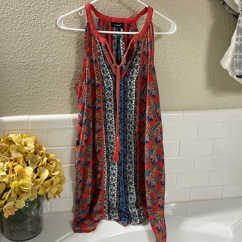 Tolani 100% Silk dress . Size Large . Excellent New like Condition
